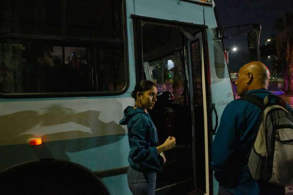 Estudiantes gastan hasta $11 diarios en pasaje para ir a la universidad