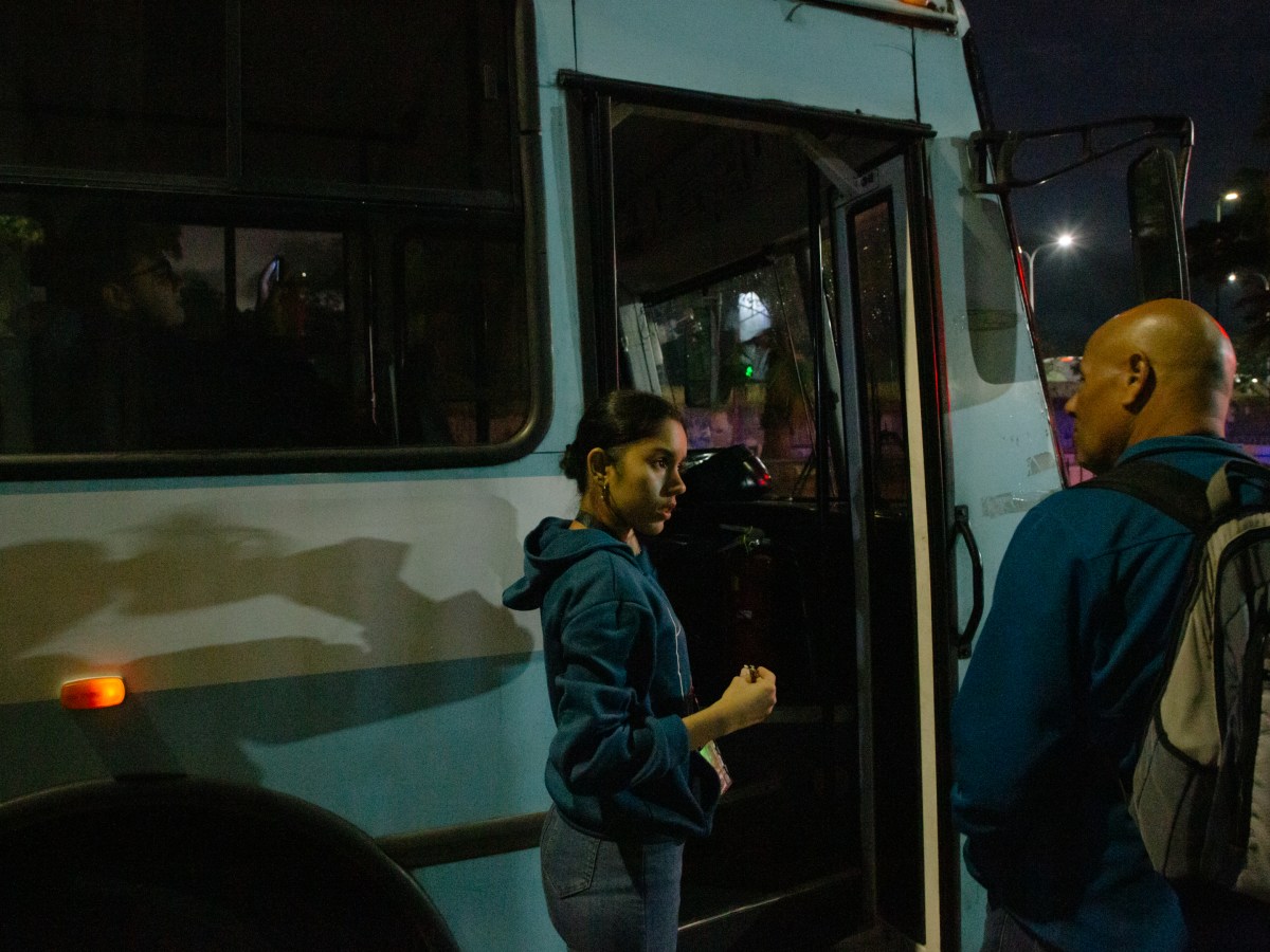 Estudiantes gastan hasta $11 diarios en pasaje para ir a la universidad