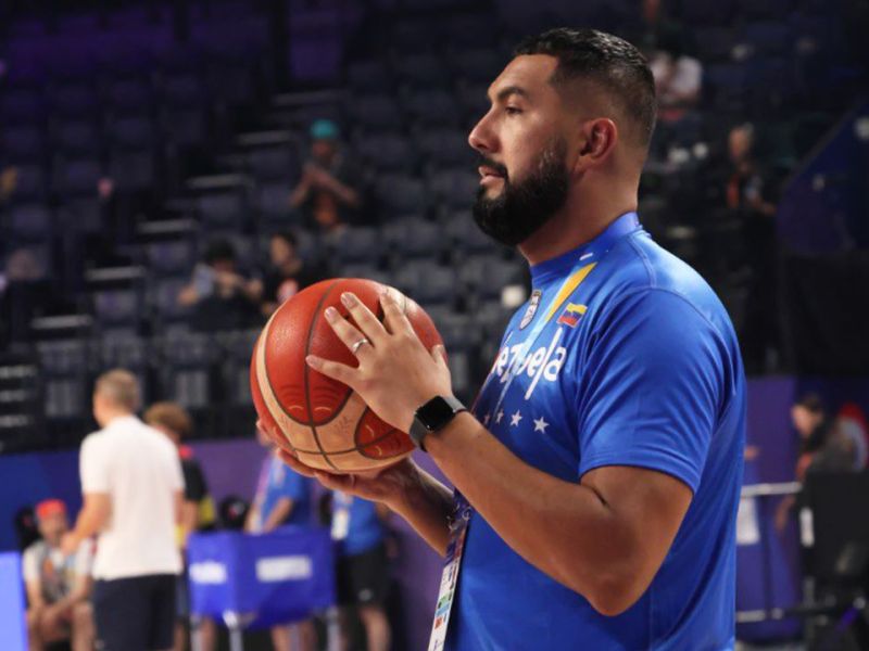 Ronald Guillén lidera la transición de la Vinotinto de baloncesto