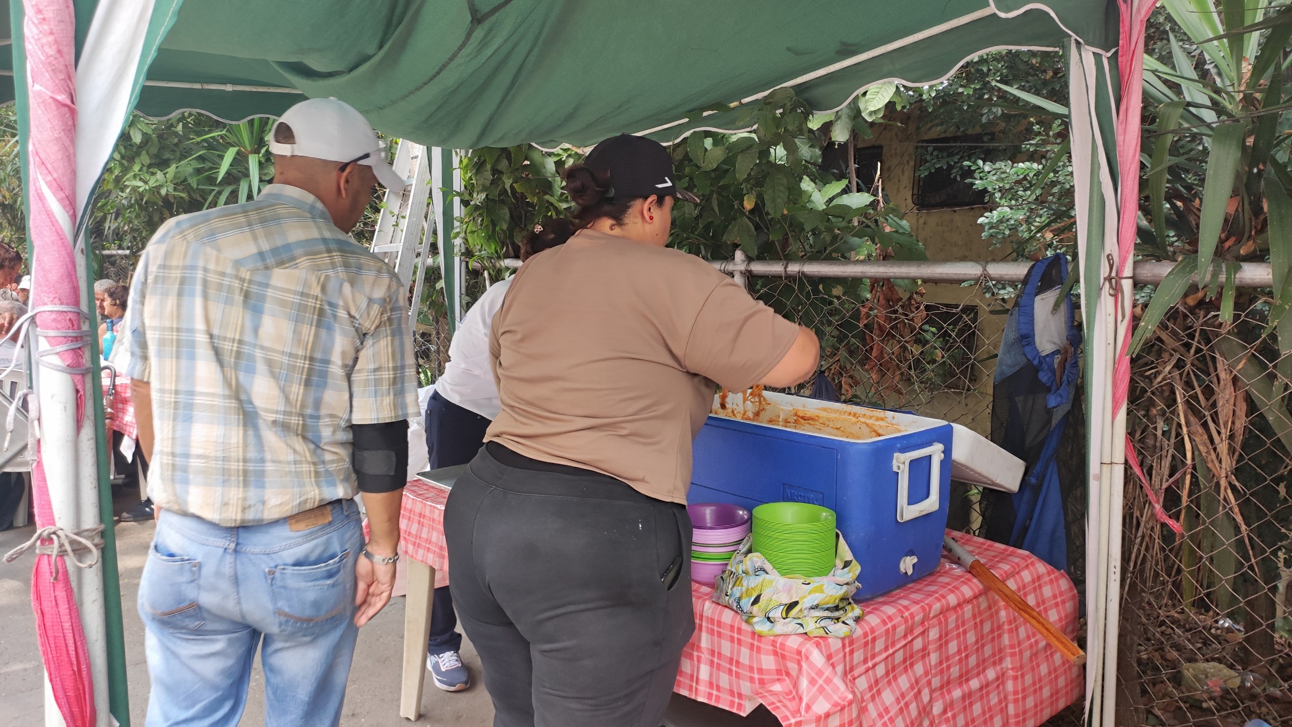Comedor comunitario en Catia rompe estigmas para servir a adultos mayores y personas en situación de calle