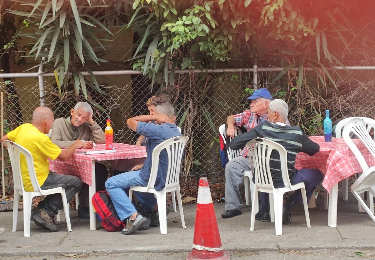 Comedor comunitario en Catia rompe estigmas para servir a adultos mayores y personas en situación de calle