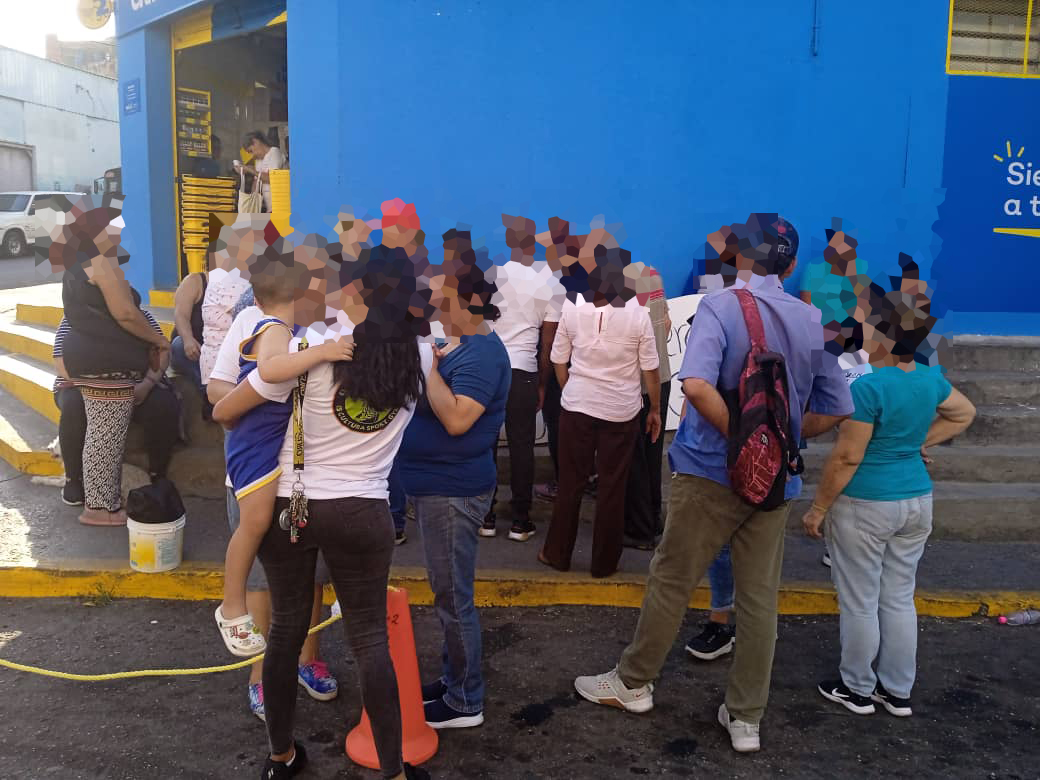 Vecinos de Altavista llevan tres meses sin agua y exigen a Hidrocapital reparar tubo para corregir la falla