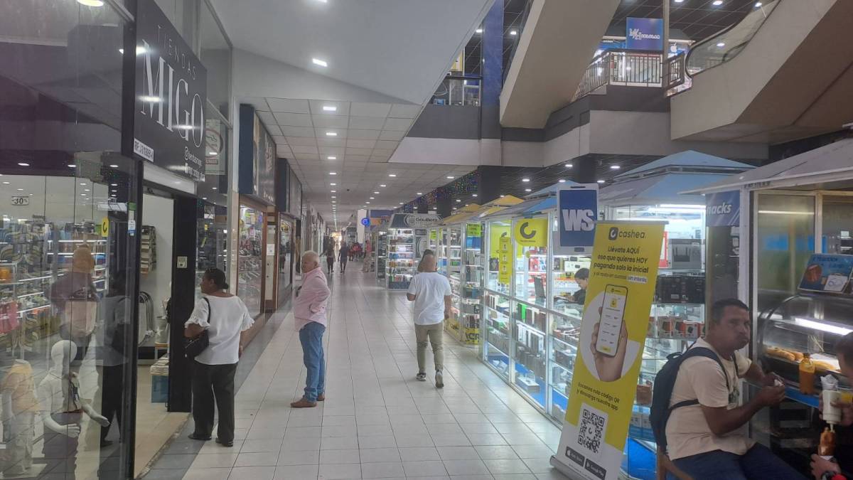 Comerciantes aplican “ofertas” en divisas ante brecha entre dólar paralelo y oficial