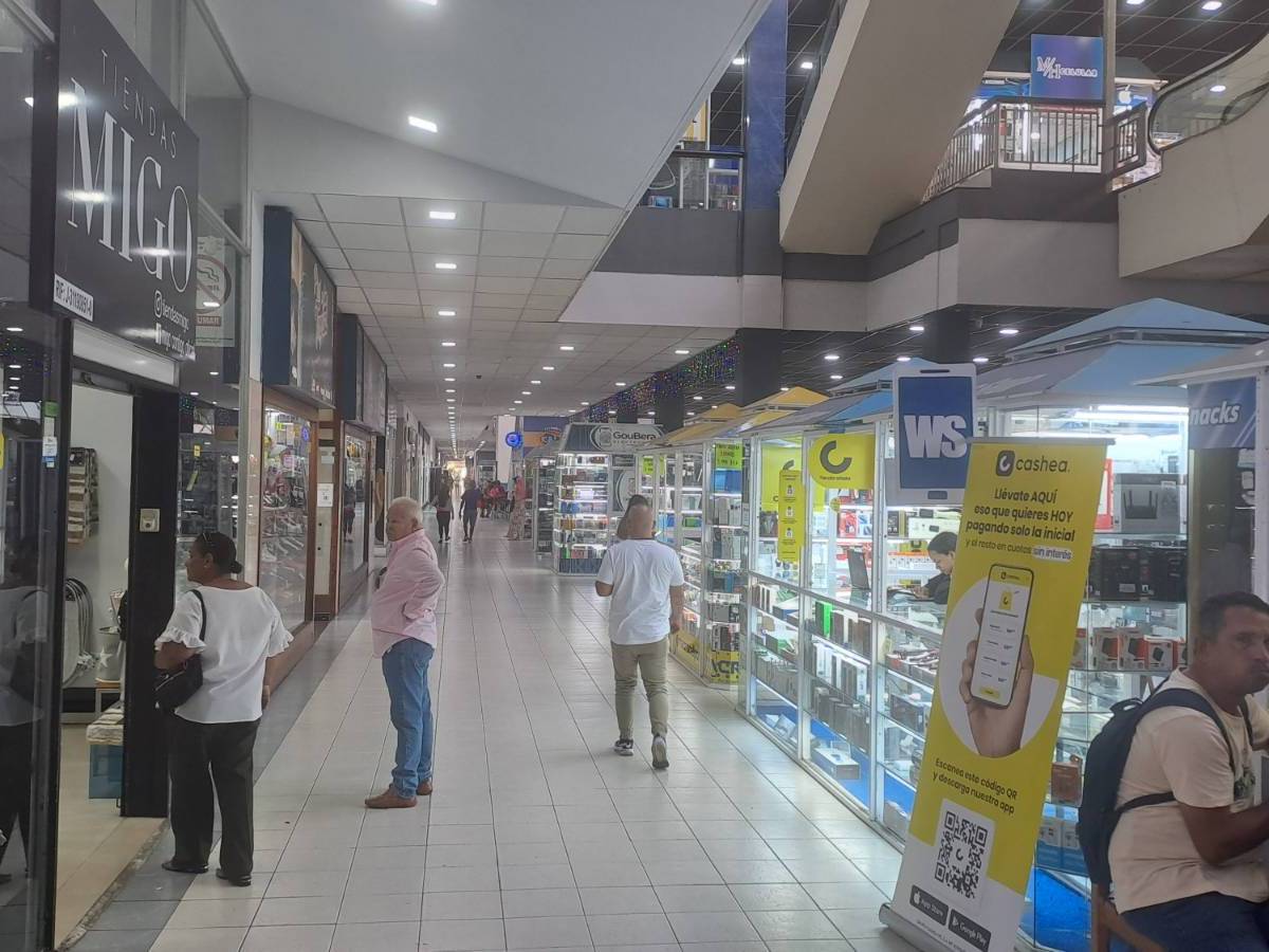 Comerciantes aplican “ofertas” en divisas ante brecha entre dólar paralelo y oficial