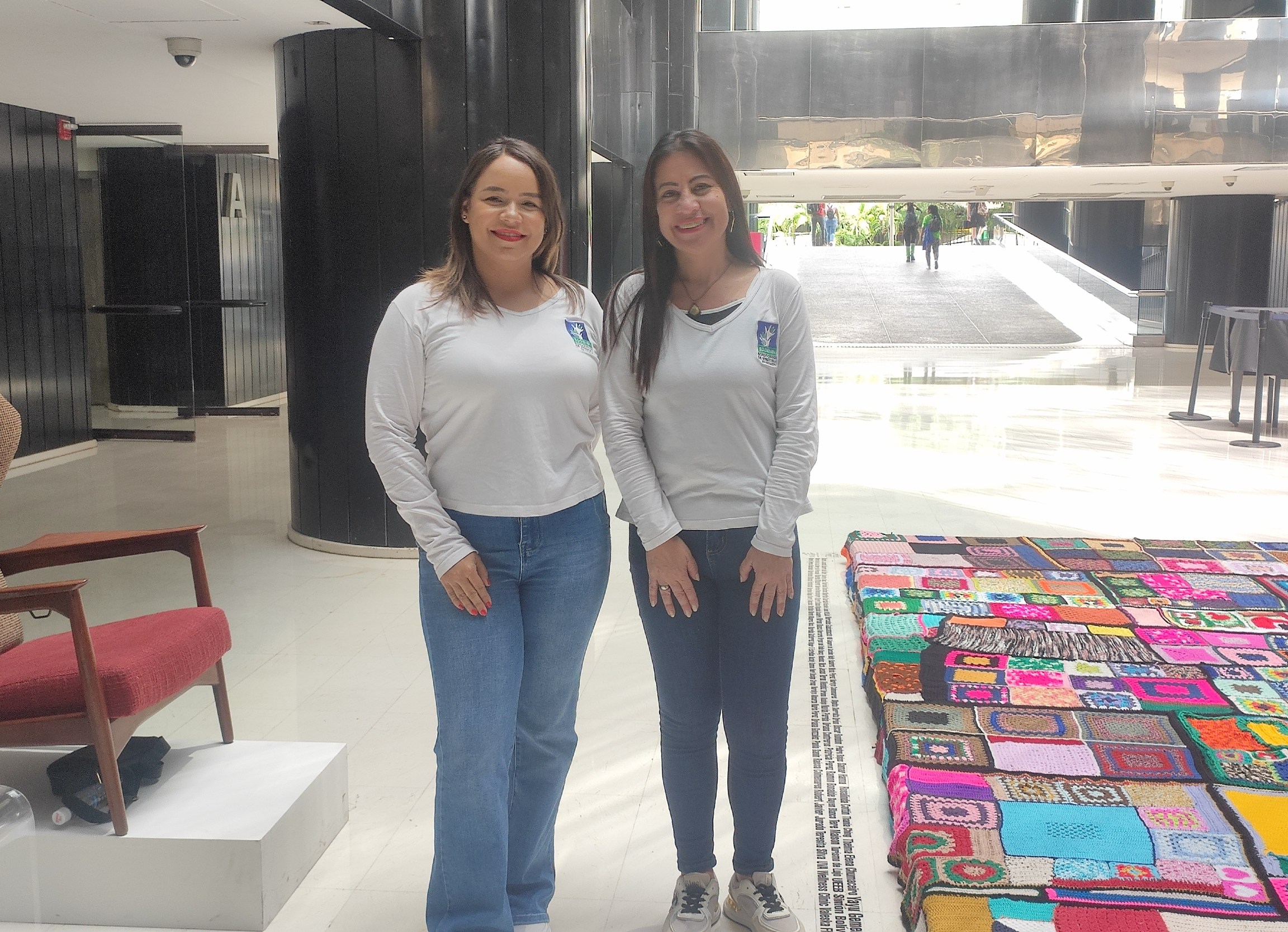 Comunidad de sordociegos derriba barreras para tejer un mensaje de inclusión y esperanza