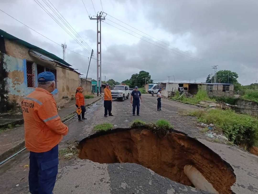 Nuevos deslizamientos y socavaciones colapsan vialidad en Ciudad Guayana