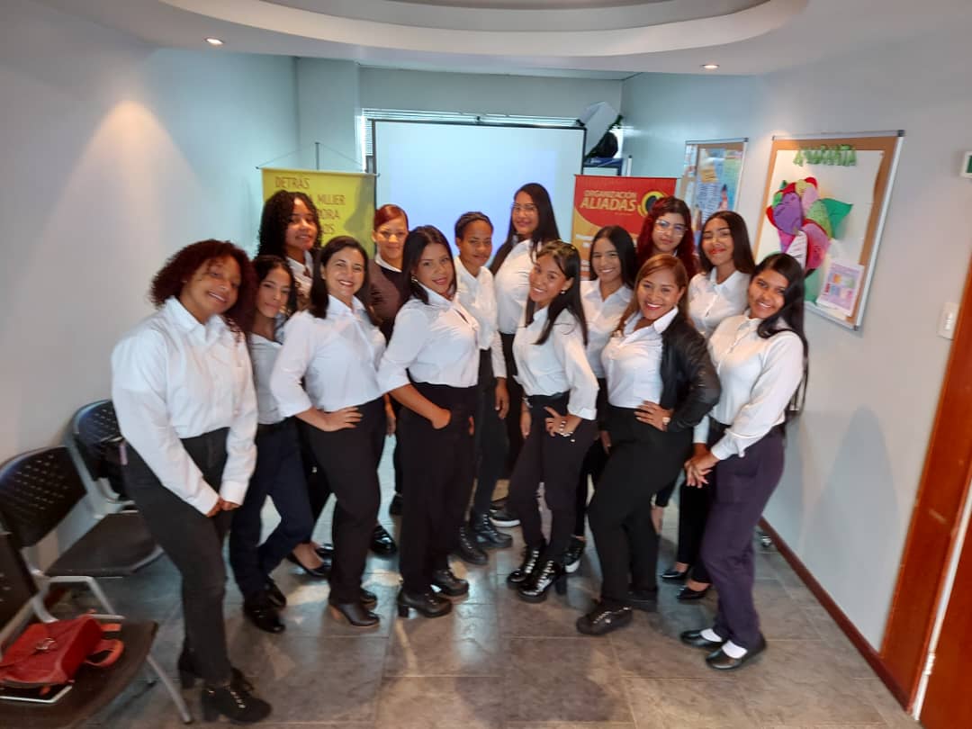 Venezolanas incursionan en áreas de ciencia y tecnología para superar la pobreza y la violencia de género