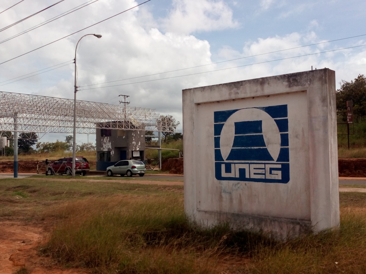 “Nos están condenando a la miseria”: Trabajadores universitarios denuncian violaciones a sus derechos laborales