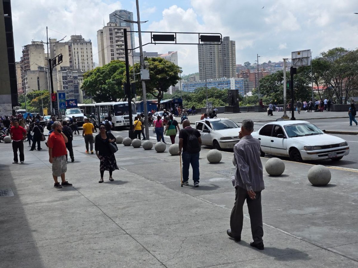 calma, ciudad, milicianos, caraqueños