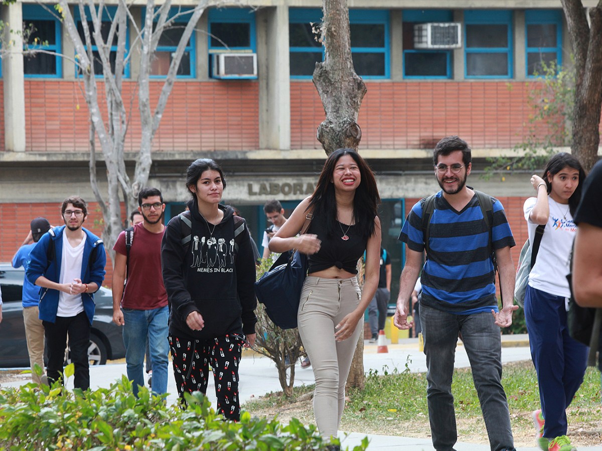 “Estudiar en Venezuela sale caro”, universitarios necesitan hasta $300 para gastos de la carrera