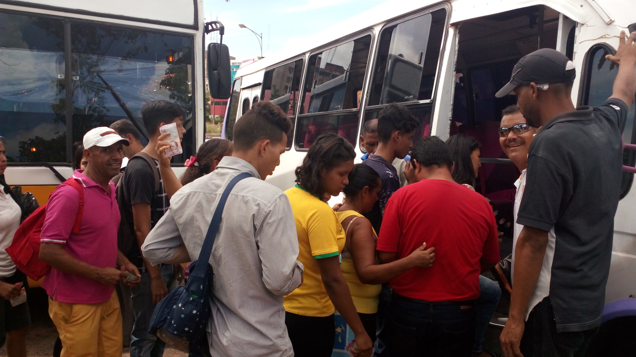 Guayaneses adaptan sus rutinas ante el colapso de servicios públicos