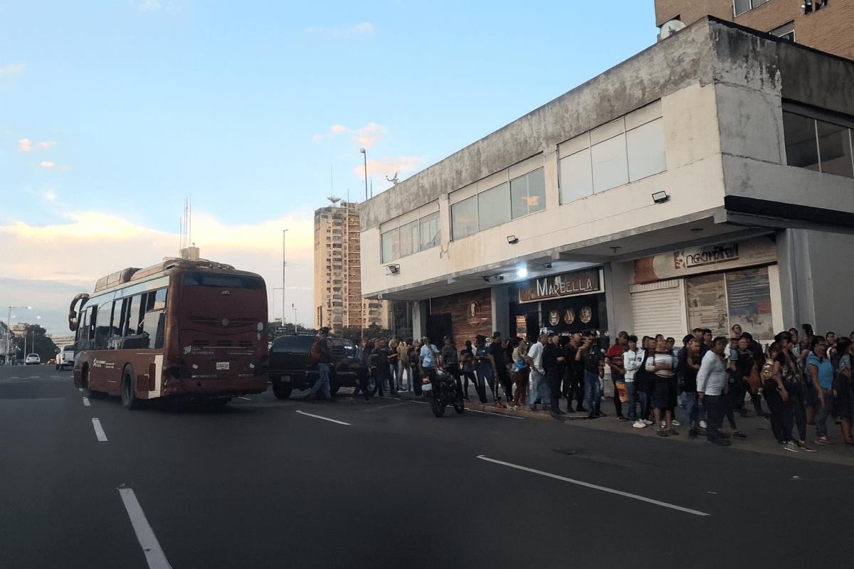 Paradas de autobuses reflejan el calvario diario del transporte público en Guayana