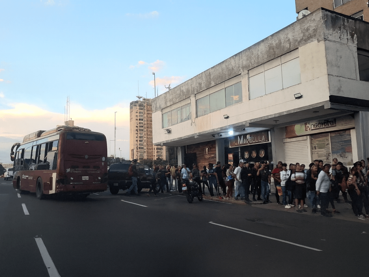 Paradas de autobuses reflejan el calvario diario del transporte público en Guayana