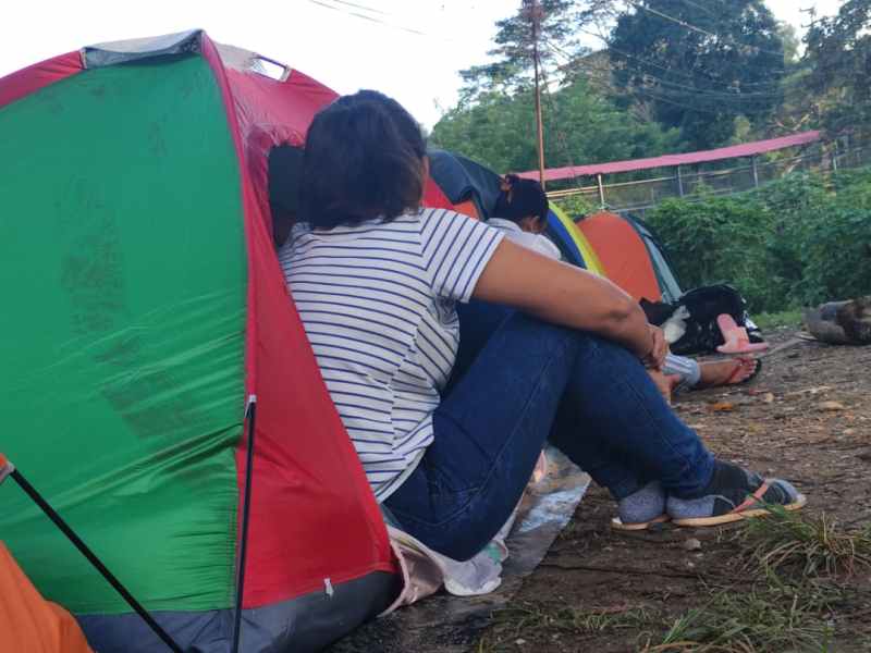 “Sin ella no me voy”, dice Johana mientras aguarda la libertad de su sobrina en el Rodeo