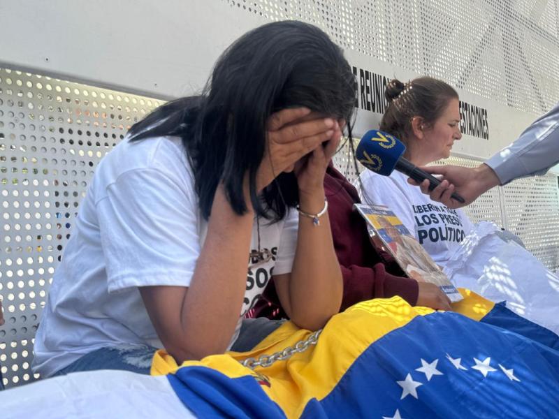 Suspenden visitas a presos políticos de la PNB de Boleíta tras encadenamiento de familiares