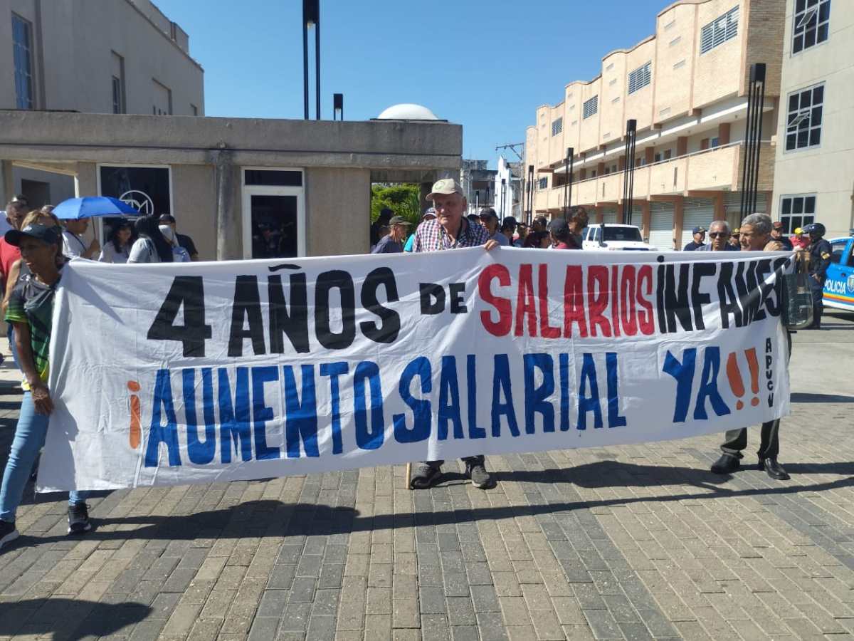 Docentes de Fe y Alegría exigen al Ministerio de Educación igualdad en el pago de bonos