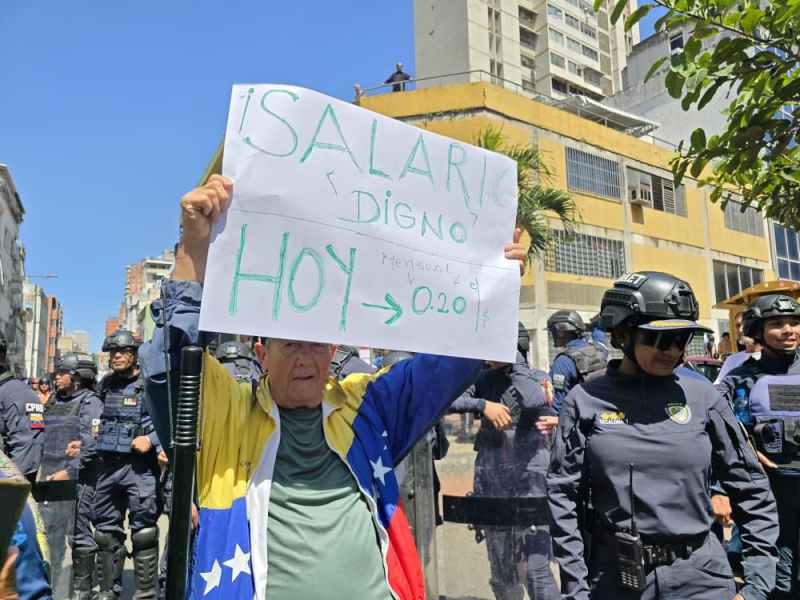 Piquetes policiales y grupos de choque impidieron marcha por salarios dignos