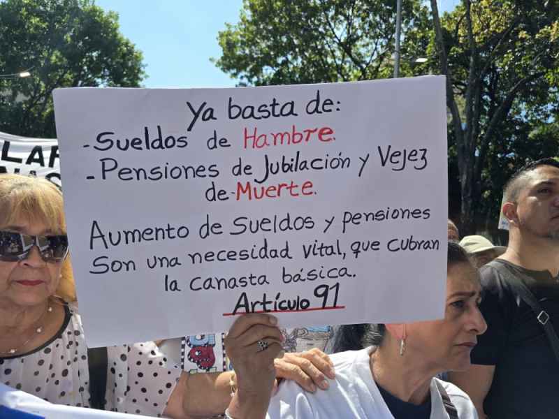 Yoconda sobrevive como barbera tras 20 años de docencia y un salario de 450 bolívares