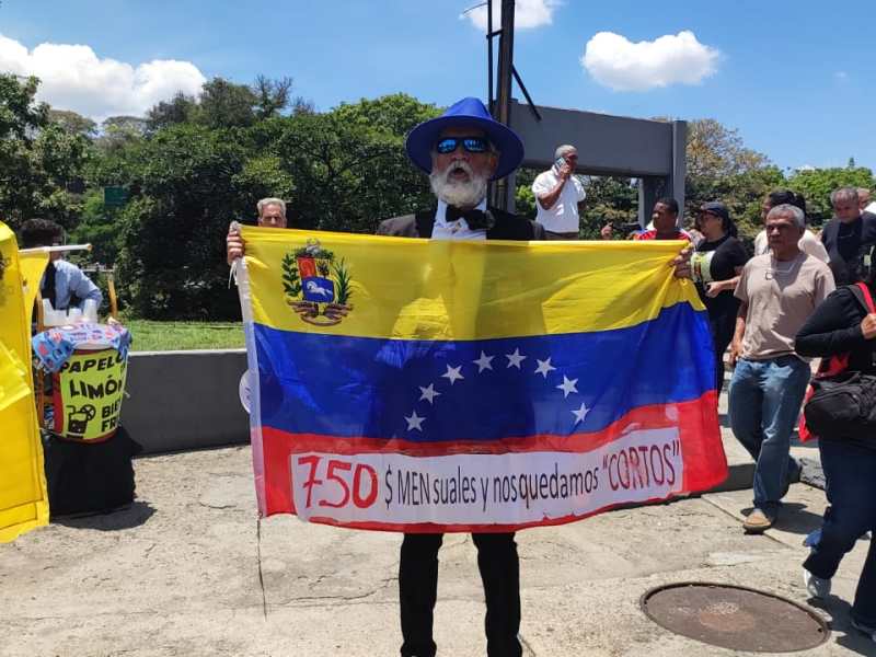 Trabajadores marcharán hasta Miraflores para exigir un aumento del salario el 9 de abril