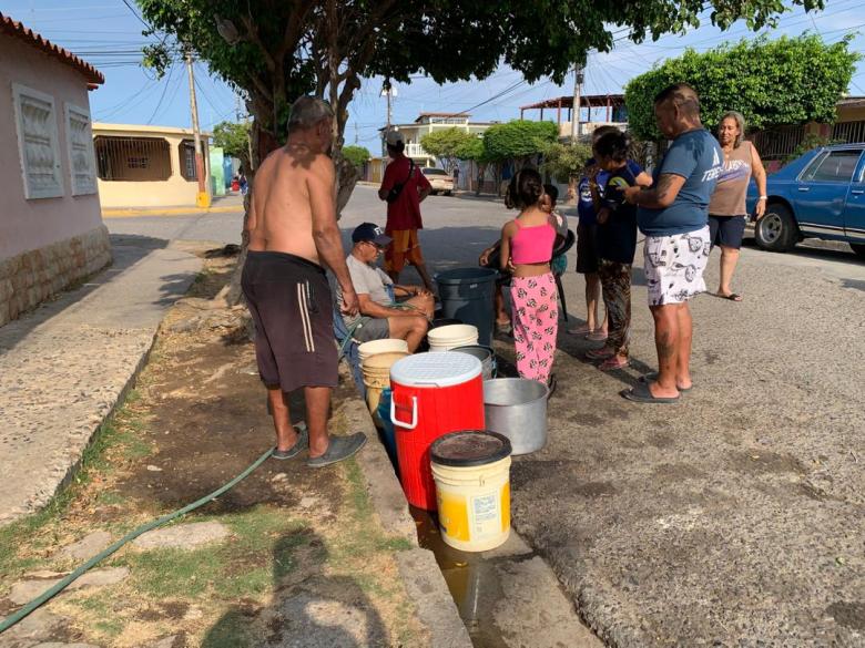 Encovi: solo dos de cada diez hogares cuenta con servicio de agua continuo 