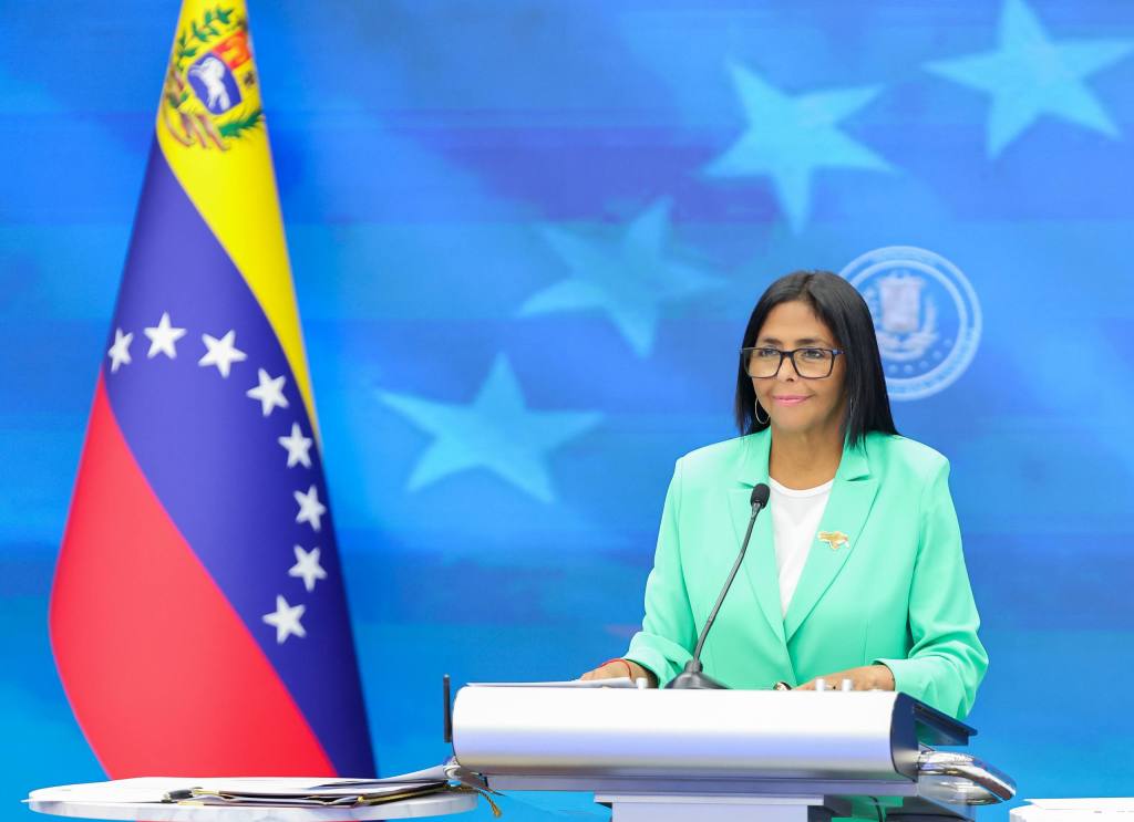 Delcy Rodríguez anunció que el 1°de mayo hará “un aumento responsable” del ingreso mínimo