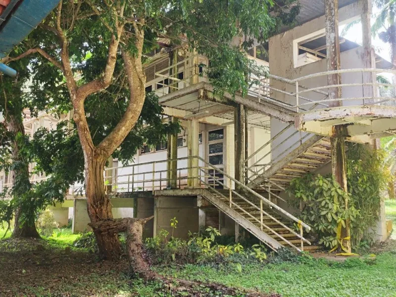 Hongos, techos colapsados y desidia consumen el galpón de Biología de la Simón Bolívar (I)