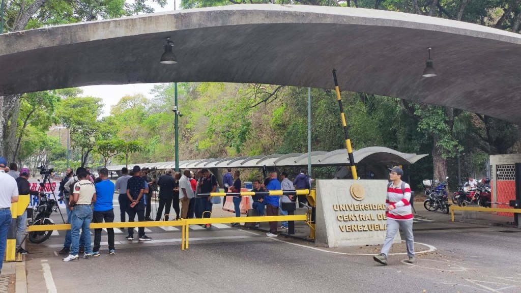 23 universidades acataron el llamado a paro nacional para exigir mejores sueldos