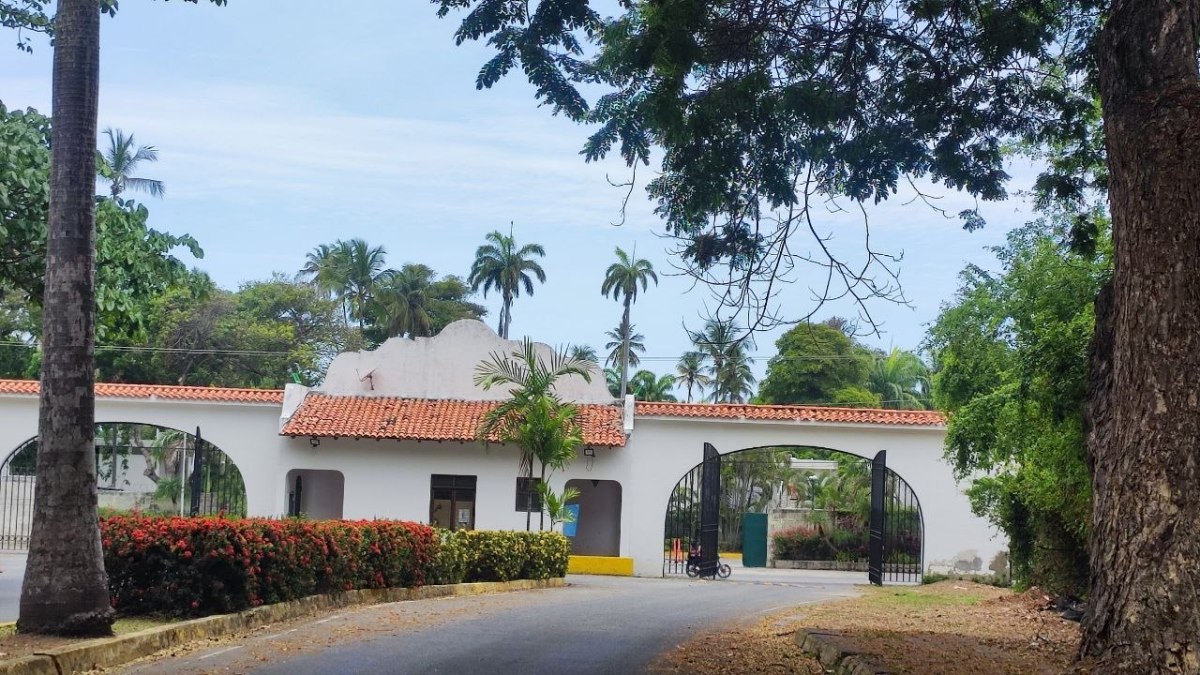 Estudiantes de la USB Litoral resisten la crisis de servicios sin comedor ni transporte