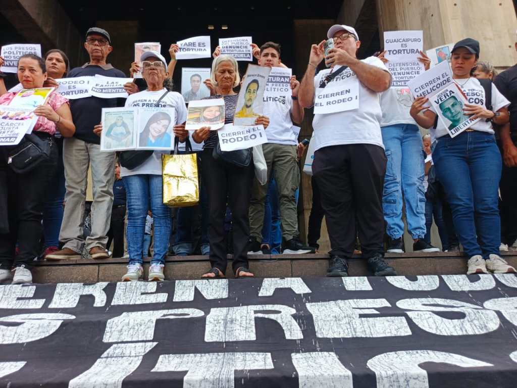 Defensoría se compromete a revisar casos de presos políticos ante insistencia de familiares