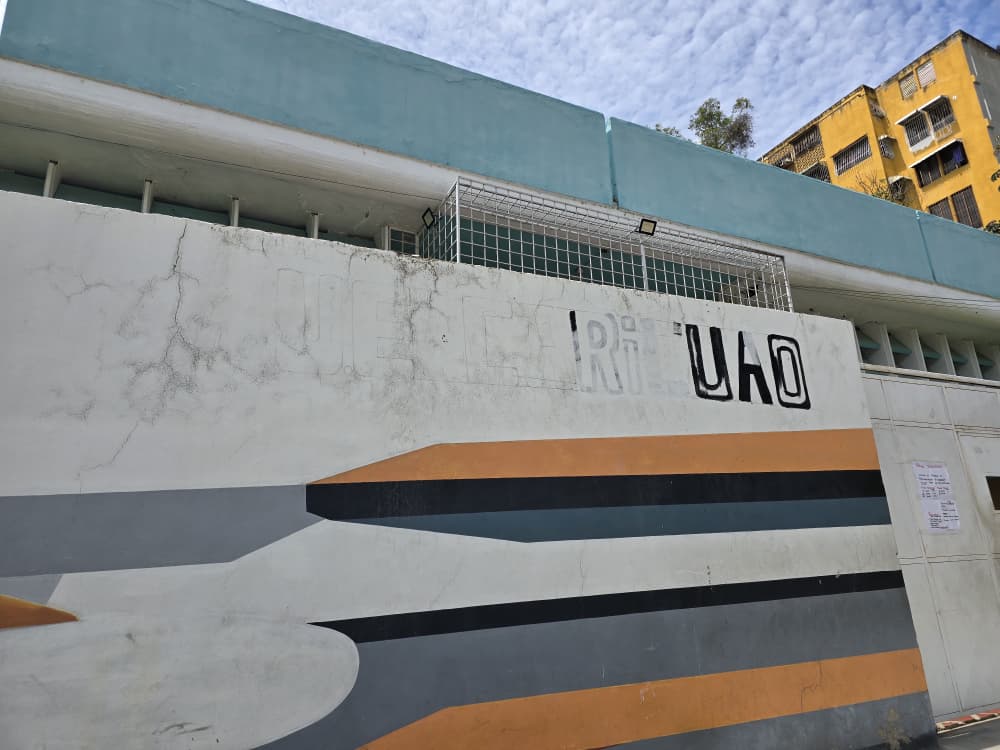 Solo dos baños funcionan para 781 estudiantes en la Unidad Educativa Caricuao
