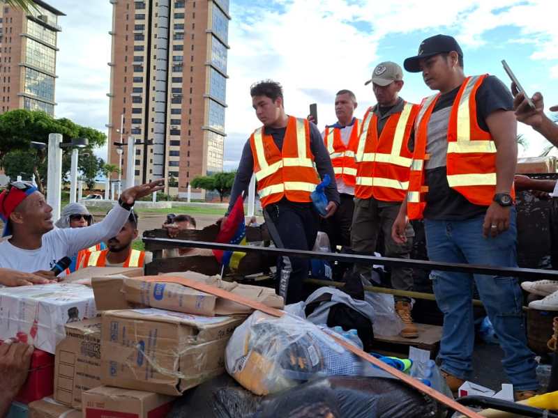 De Bolívar a La Guaira: mineros se suman a las labores de rescate
