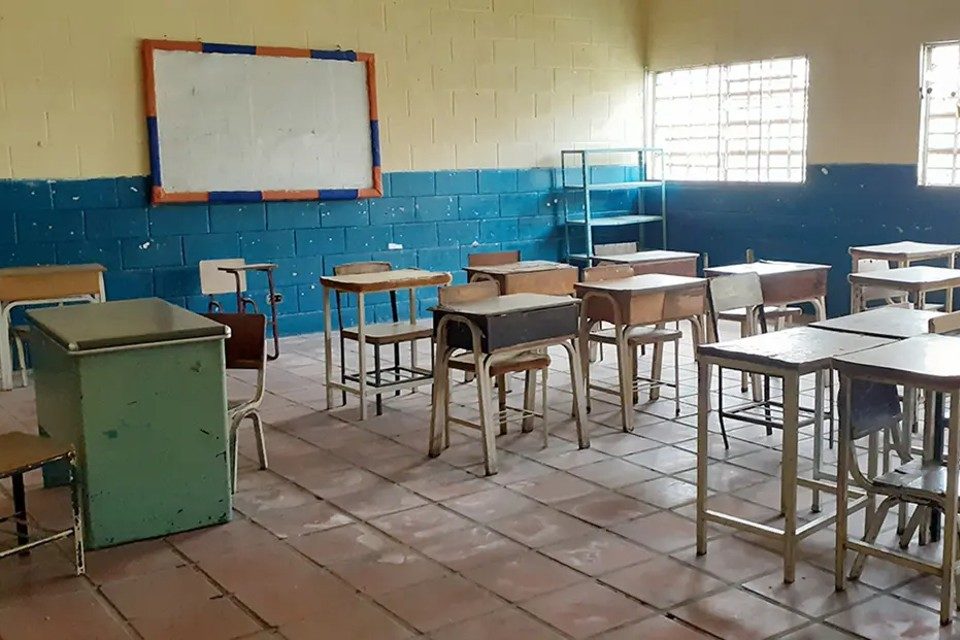 Colapso en escuela de San Félix interfiere en clases de más de 750 estudiantes