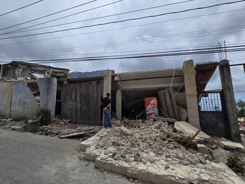 Cientos de familias de El Junquito permanecen en carros y carpas ante peligro de nuevos desplomes