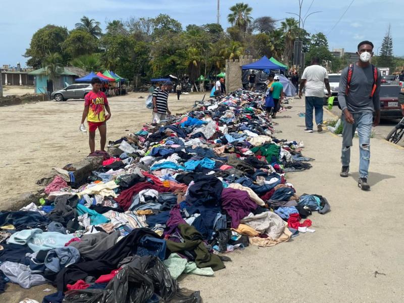 En La Guaira unos buscan debajo de las piedras y otros cómo subsistir