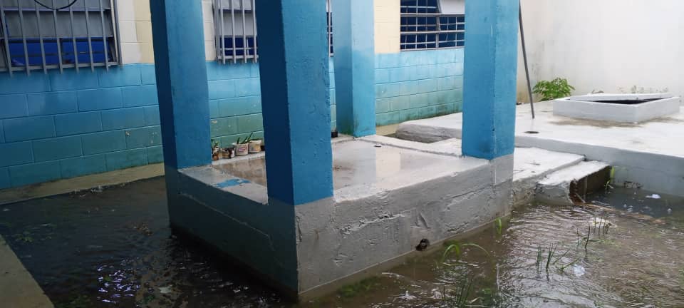 Colapso en escuela de San Félix interfiere en clases de más de 750 estudiantes