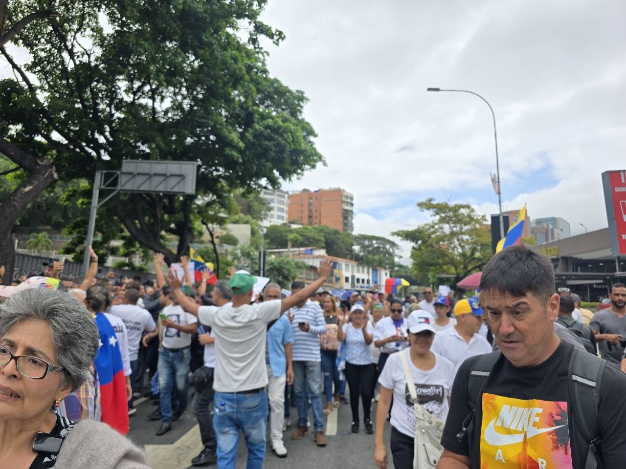 Protestas, Embajada 