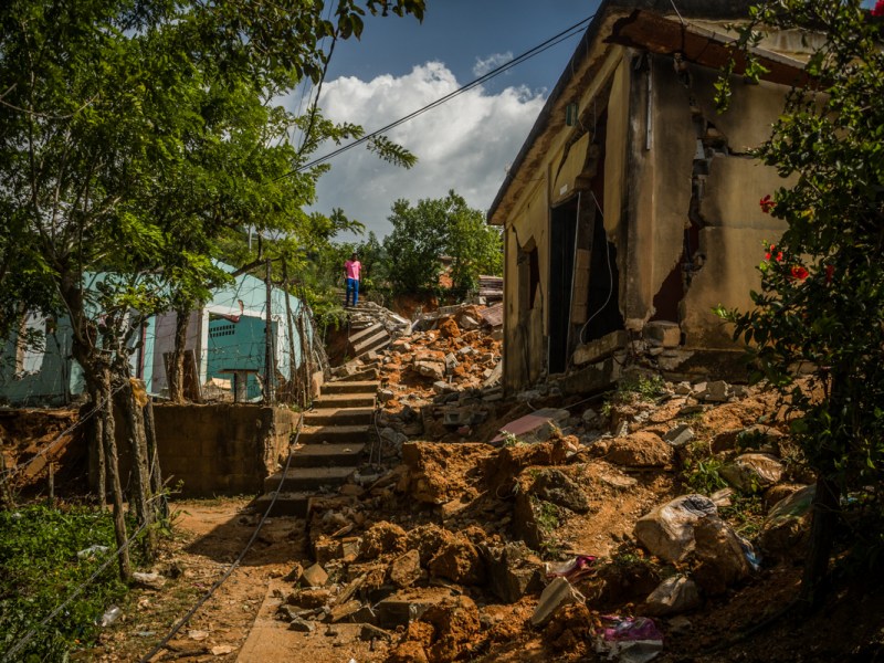 Una semana después de los sismos en Juan José Mora resisten entre ruinas y solidaridad