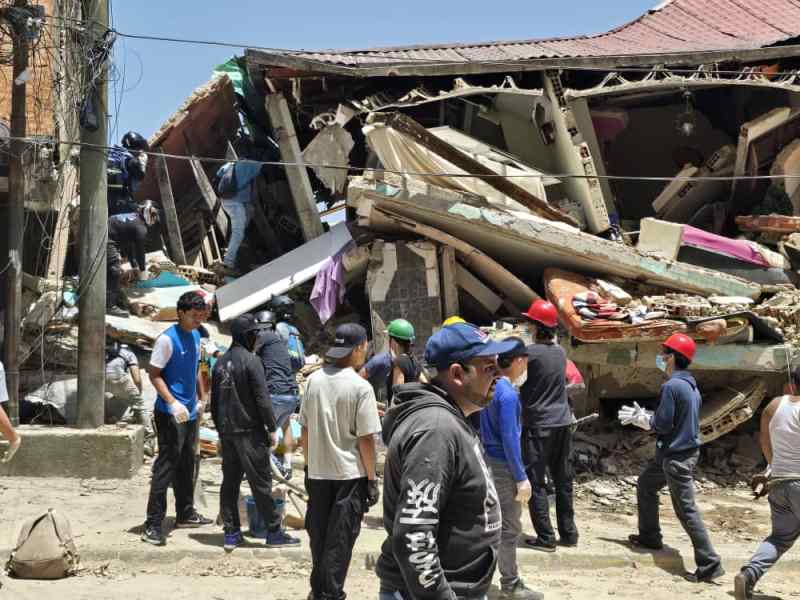 Gobierno admite 1430 muertos mientras se agota el tiempo para rescatar a víctimas de los terremotos
