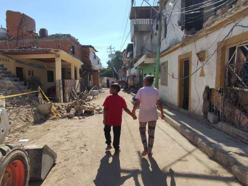 Familias asumen hasta $2000 por reconstruir una pared sin ayuda estatal tras los terremotos