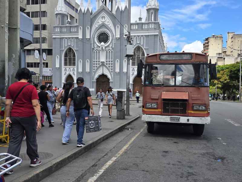 50 autobuses siguen retenidos por ​“trasladar” a opositores desde hace dos años