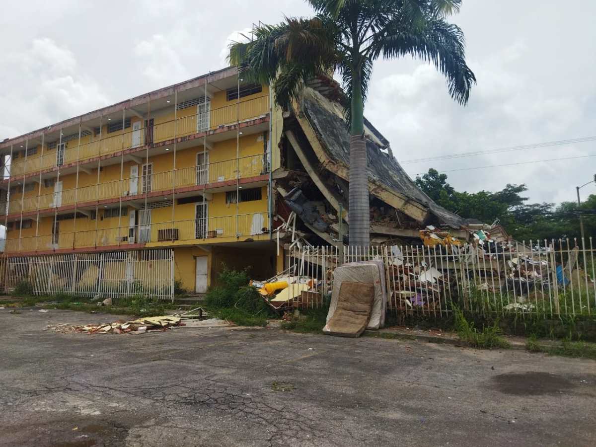 Damnificados esperan estudio de suelos que decidirá reconstrucción o demolición de bloques en Guarenas
