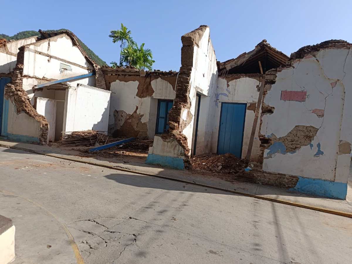 Vecinos de Choroní esperan permisos para restaurar su patrimonio colonial tras los terremotos