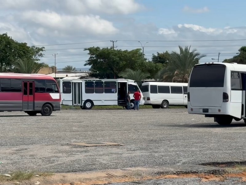 “Pasamos hasta dos días en cola”, transportistas en Guayana siguen con una estación de combustible