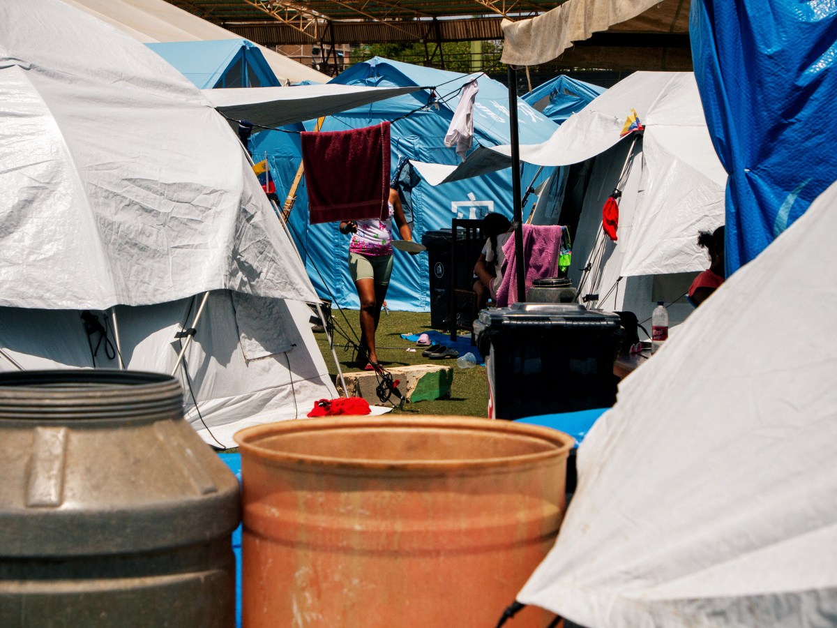 “La espera”, lo más difícil de vivir en un refugio de La Guaira tras los terremotos