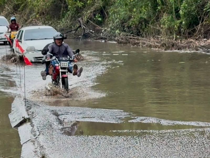 “Me quedé sin nada”, lamenta comerciante tras lluvias que arrasaron casas, negocios y vías en Táchira