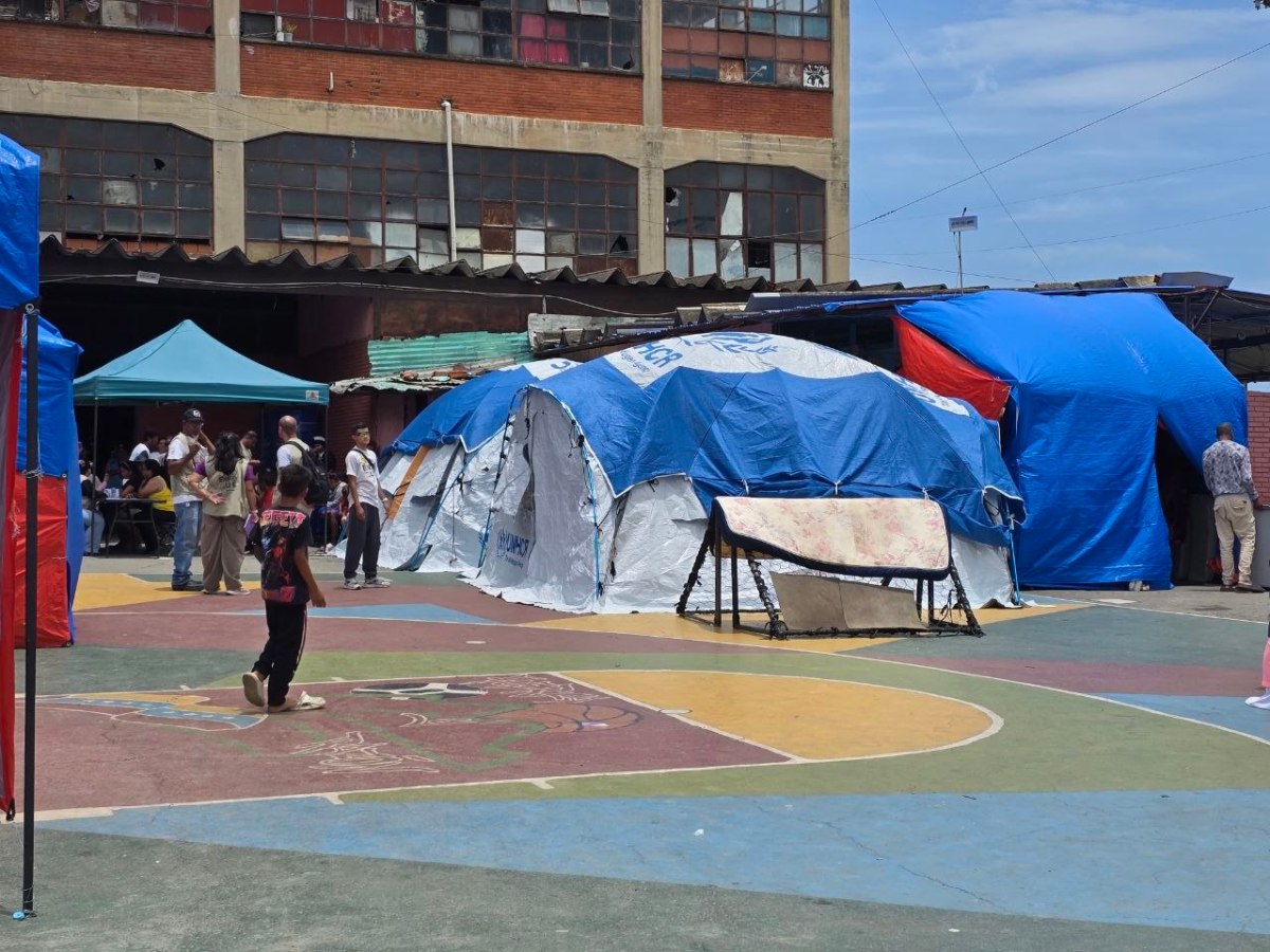 64 días después de los sismos Enmanuel aún busca su rutina perdida en un refugio de El Junquito