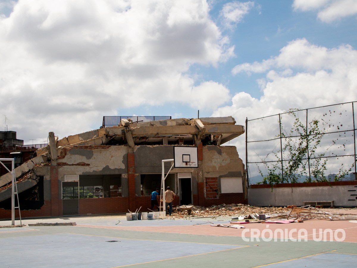 EN FOTOS | Siete pisos de historia quedaron reducidos a ruinas en el Colegio San Judas Tadeo de La Pastora