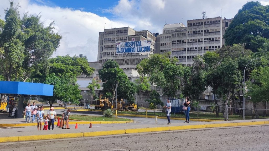 Hospital Domingo Luciani retoma consultas a medias con citas agotadas hasta septiembre y largas esperas