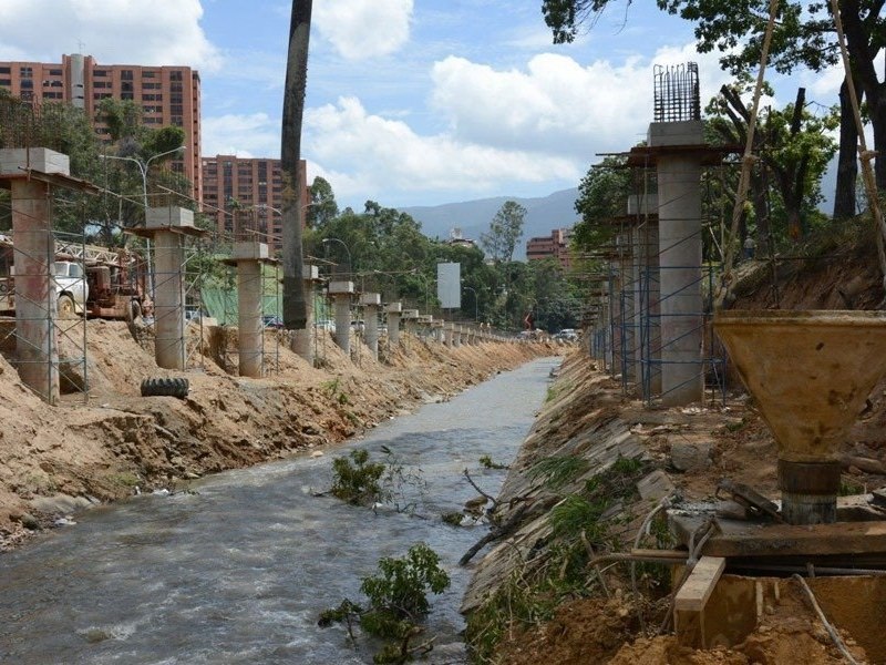 Desbordamiento del río El Valle reabre críticas sobre el diseño de la ampliación de la Valle-Coche
