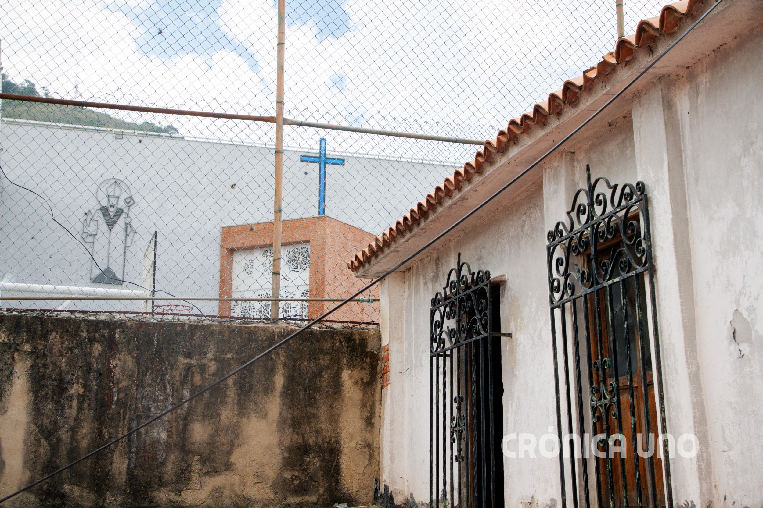 Vecinos de La Pastora piden a orden religiosa atender daños y filtraciones que amenazan su casa centenaria